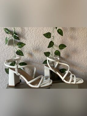 TOP Moda White Strappy Sandals with Square Toe